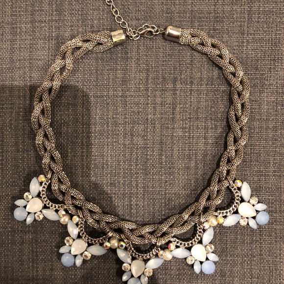 Primary beautiful statement necklace - Picture 2 of 3